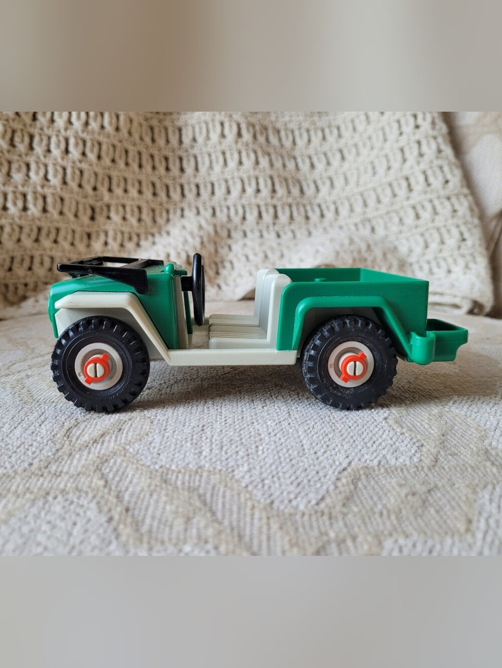VINTAGE PLAYMOBIL 1981 GEOBRA JEEP  GREEN